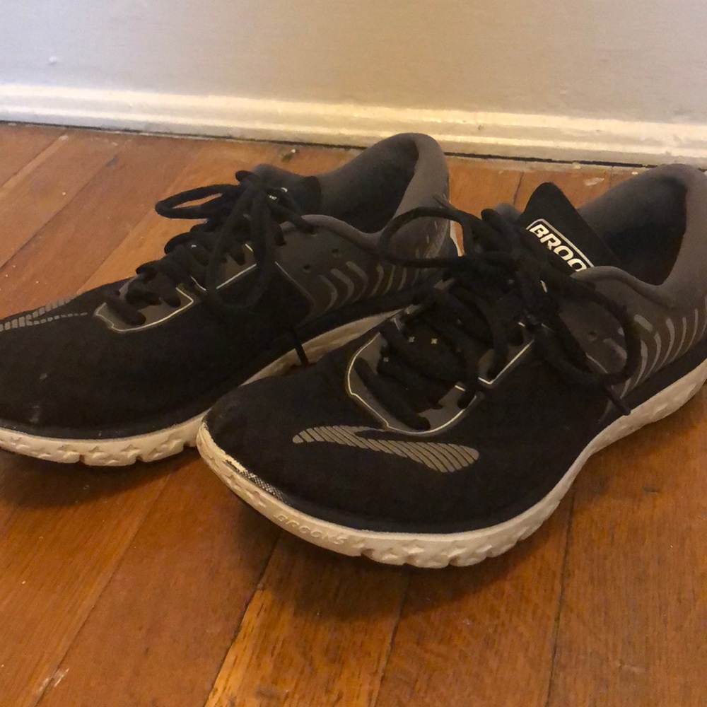 Women’s running sneakers